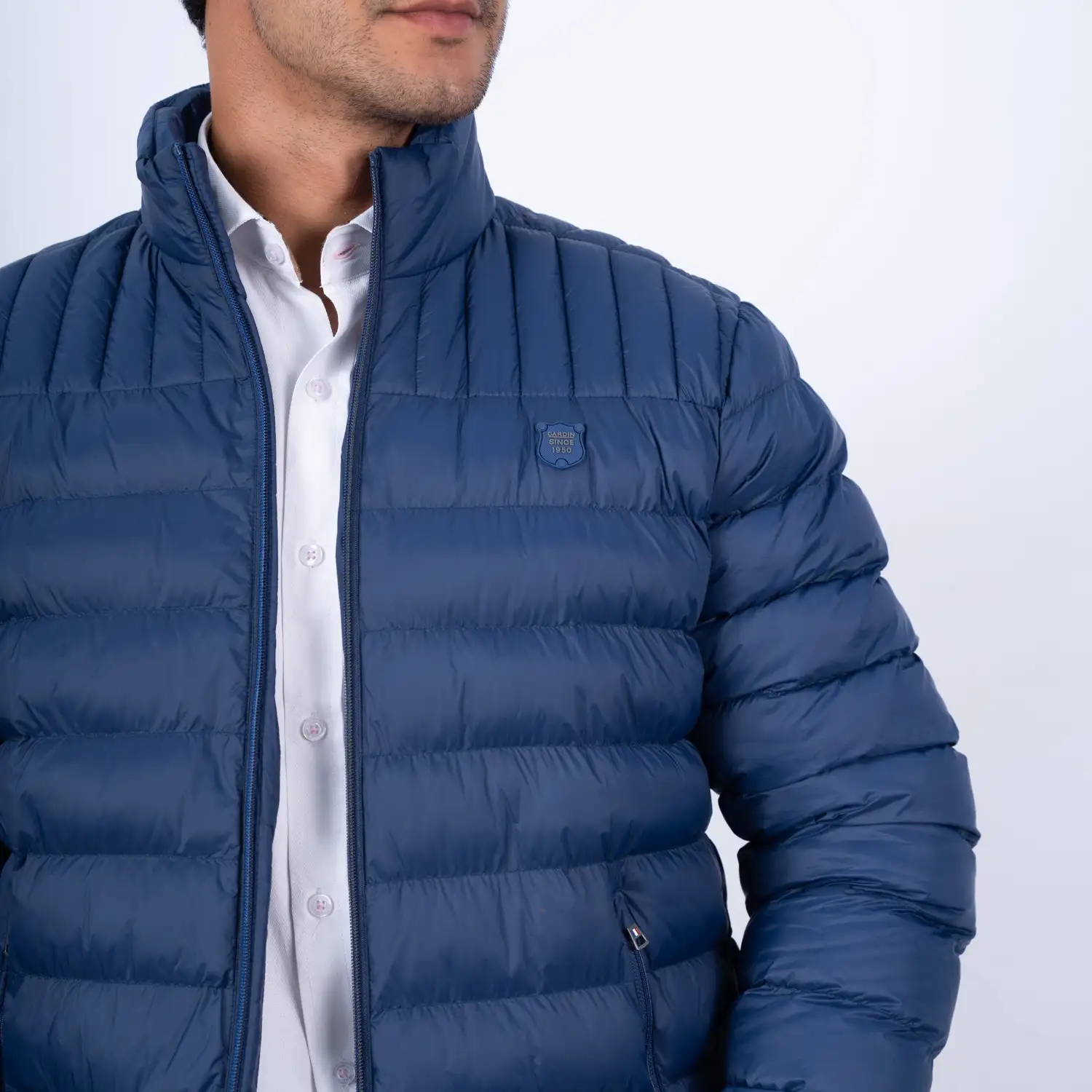 Casaca de Nylon Zipper en contraste con diseño francés vista 3